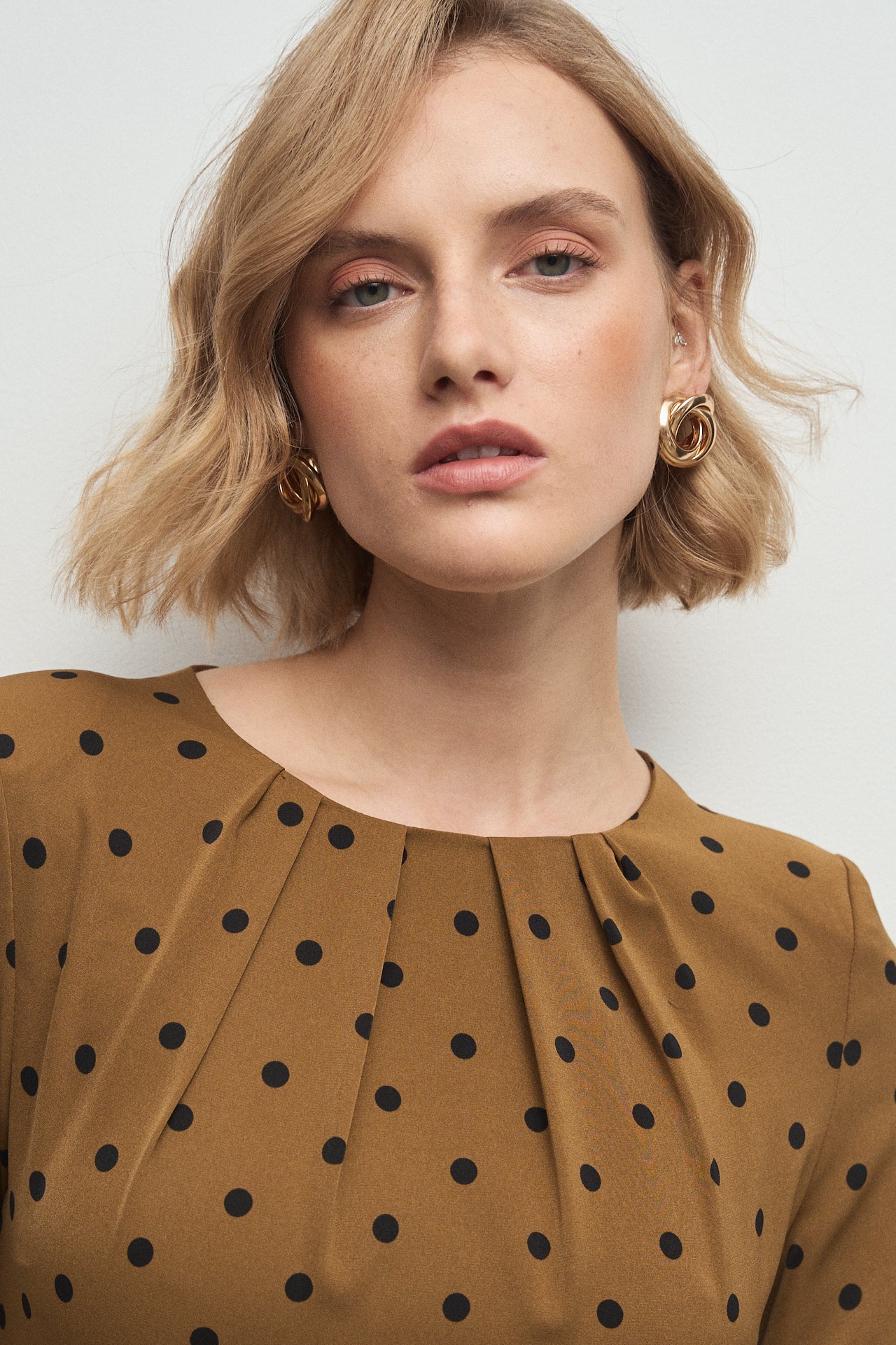 Pendientes Bonded Dorado · Madame ·