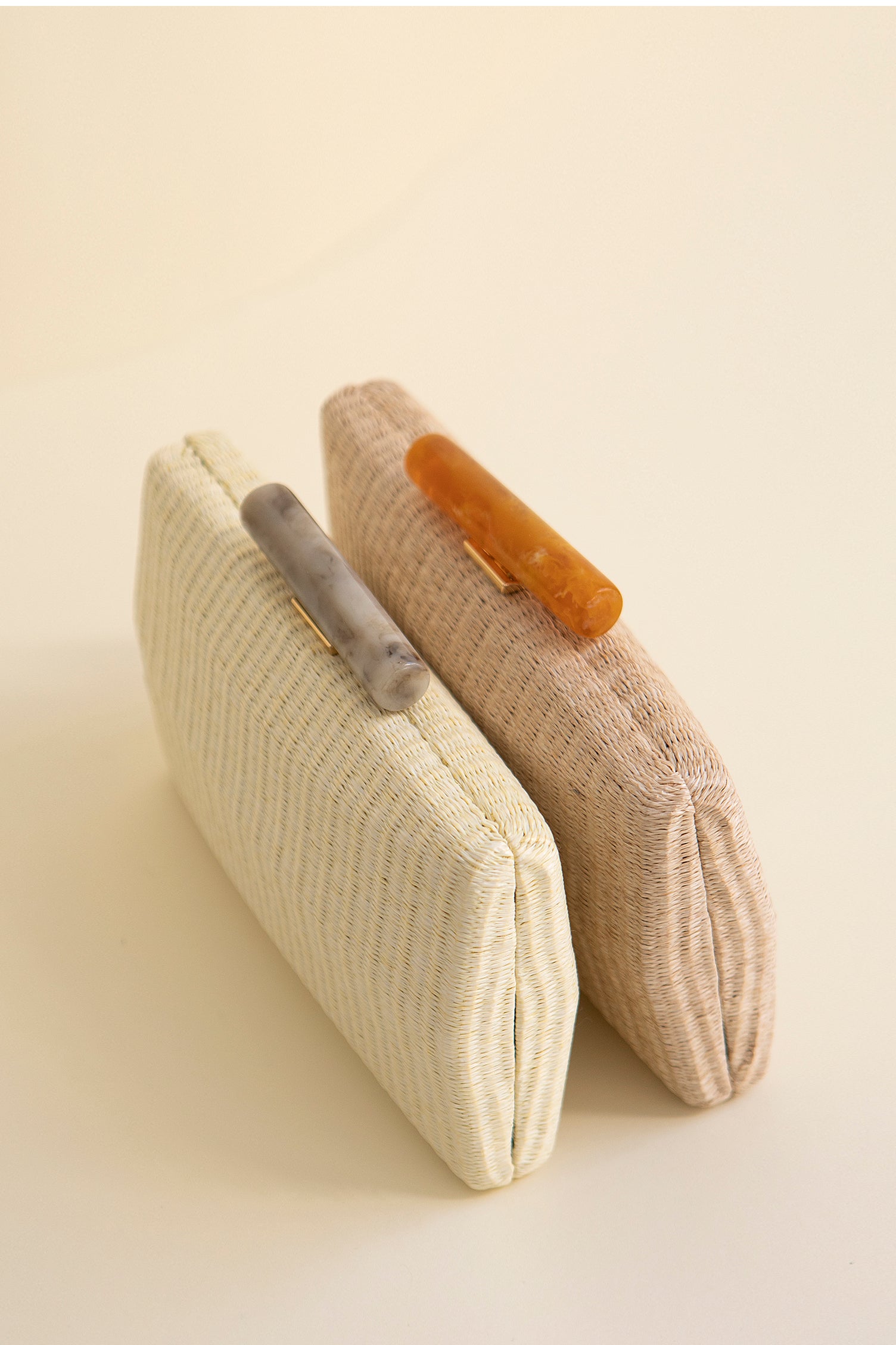 Clutch Hueso Rafia Tostado Rectangular Spring20 - brunacoleccion bruna invitadaperfecta invitadaboda invitadabruna boda guest wedding