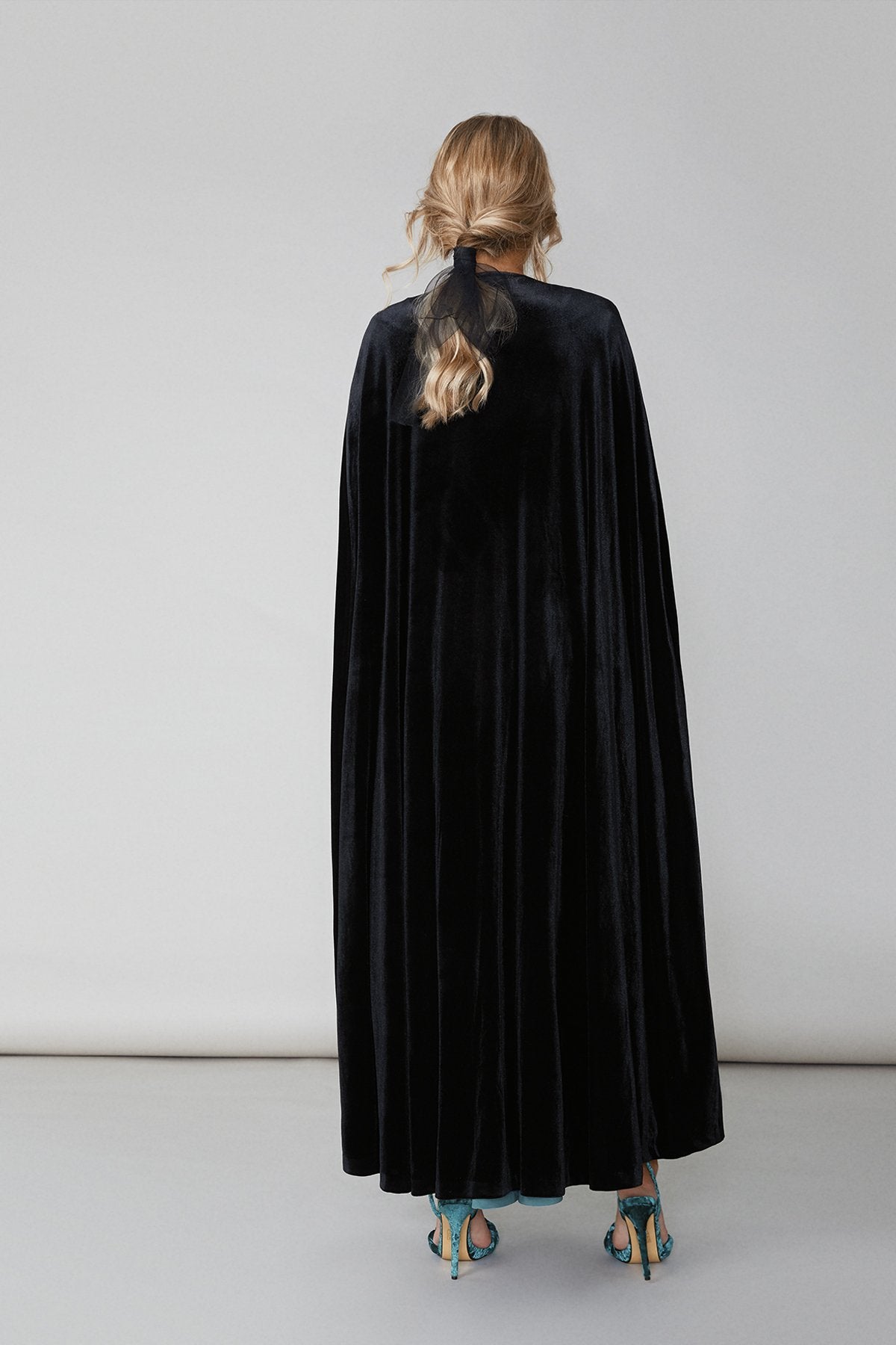 Capa Terciopelo Margaret · Lady B · - Bruna