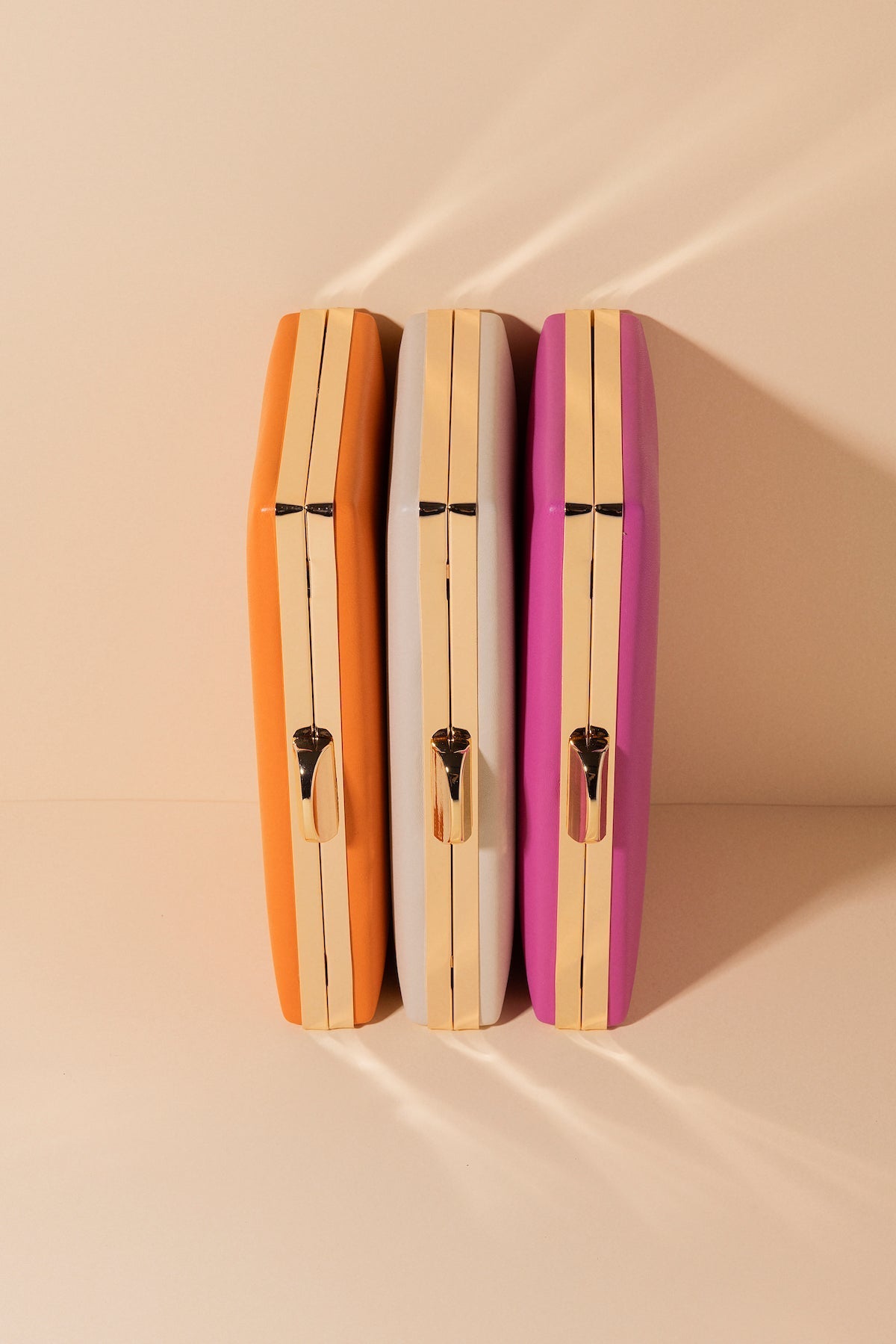 Clutch Iris Naranja · Hamptons · - Bruna