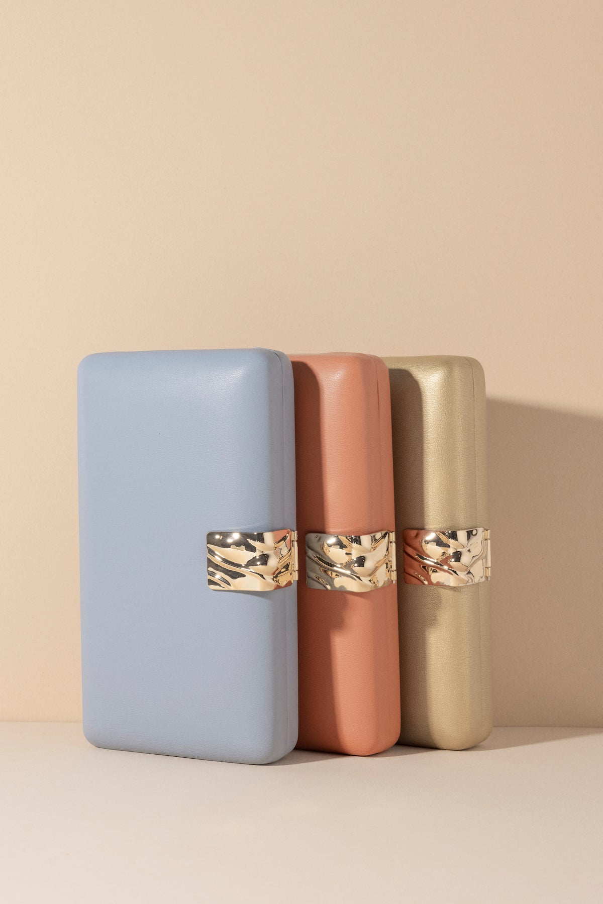 Clutch Lori Papaya · Wisteria · - Bruna