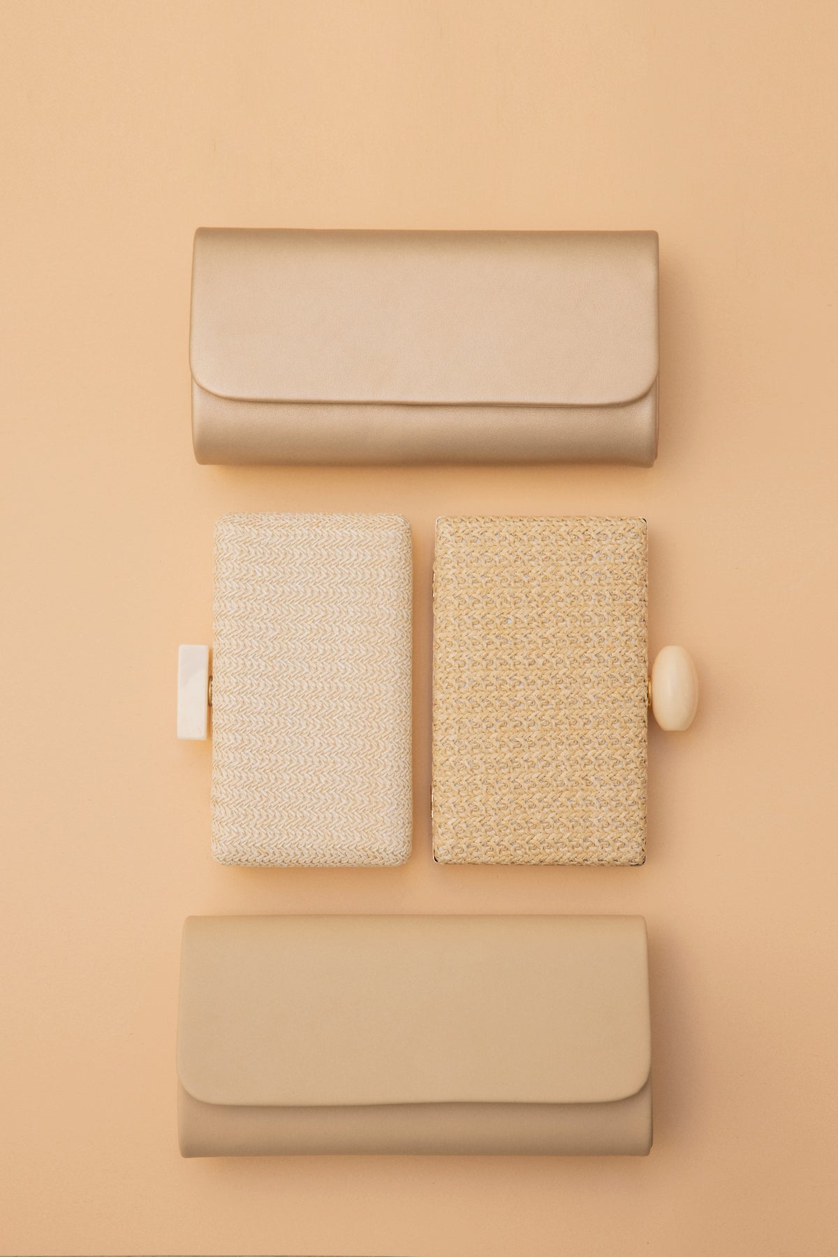 Clutch Mia Dorado · Wisteria · - Bruna
