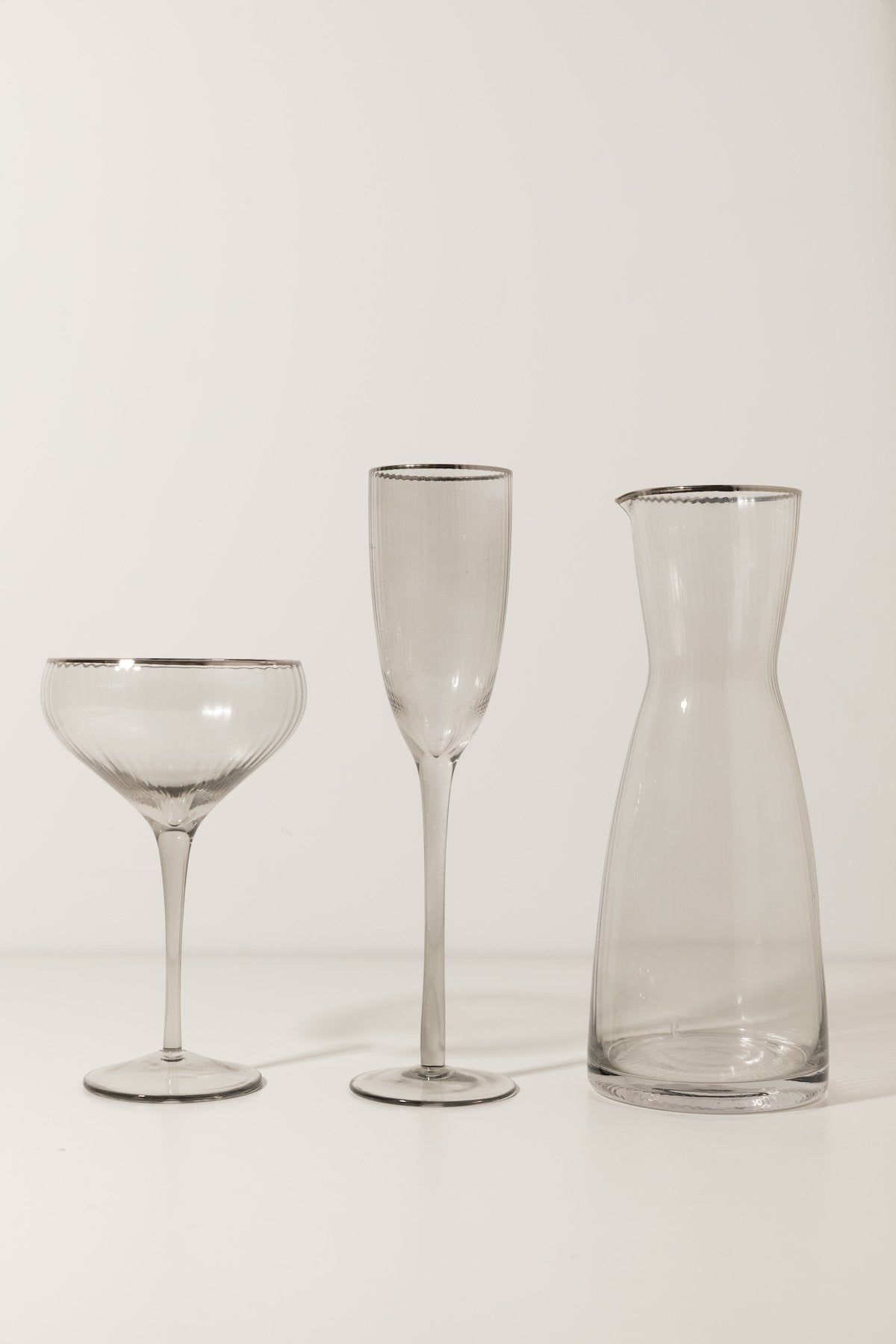 Set de 4 Copas de Vino Gris Plomo con filo plata · Deco · - Bruna