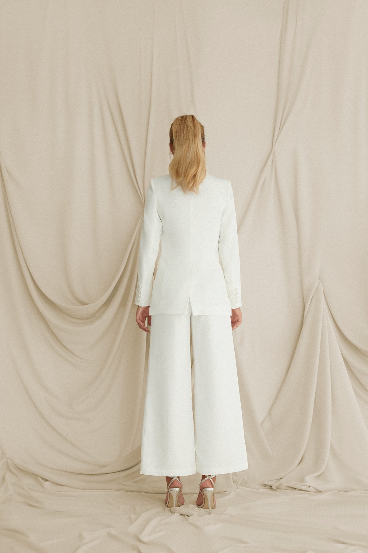 Traje de Chaqueta de Novia Bibi + Libi · LOVE · - Bruna