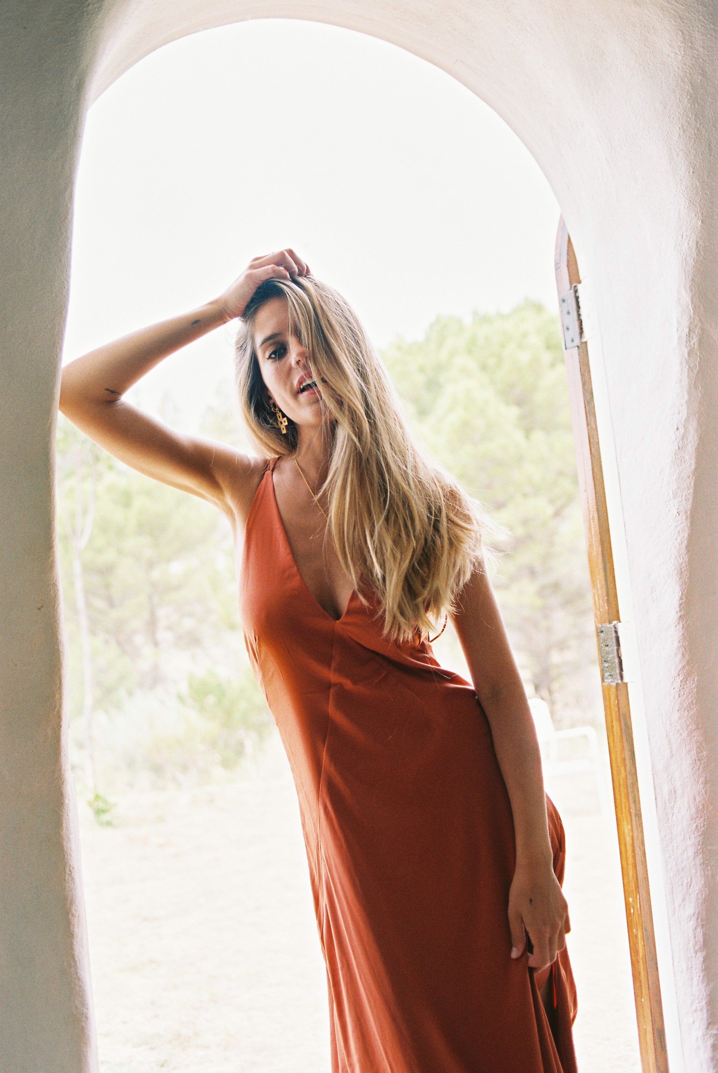 Vestido Grace Cognac - brunacoleccion bruna invitadaperfecta invitadaboda invitadabruna boda guest wedding 