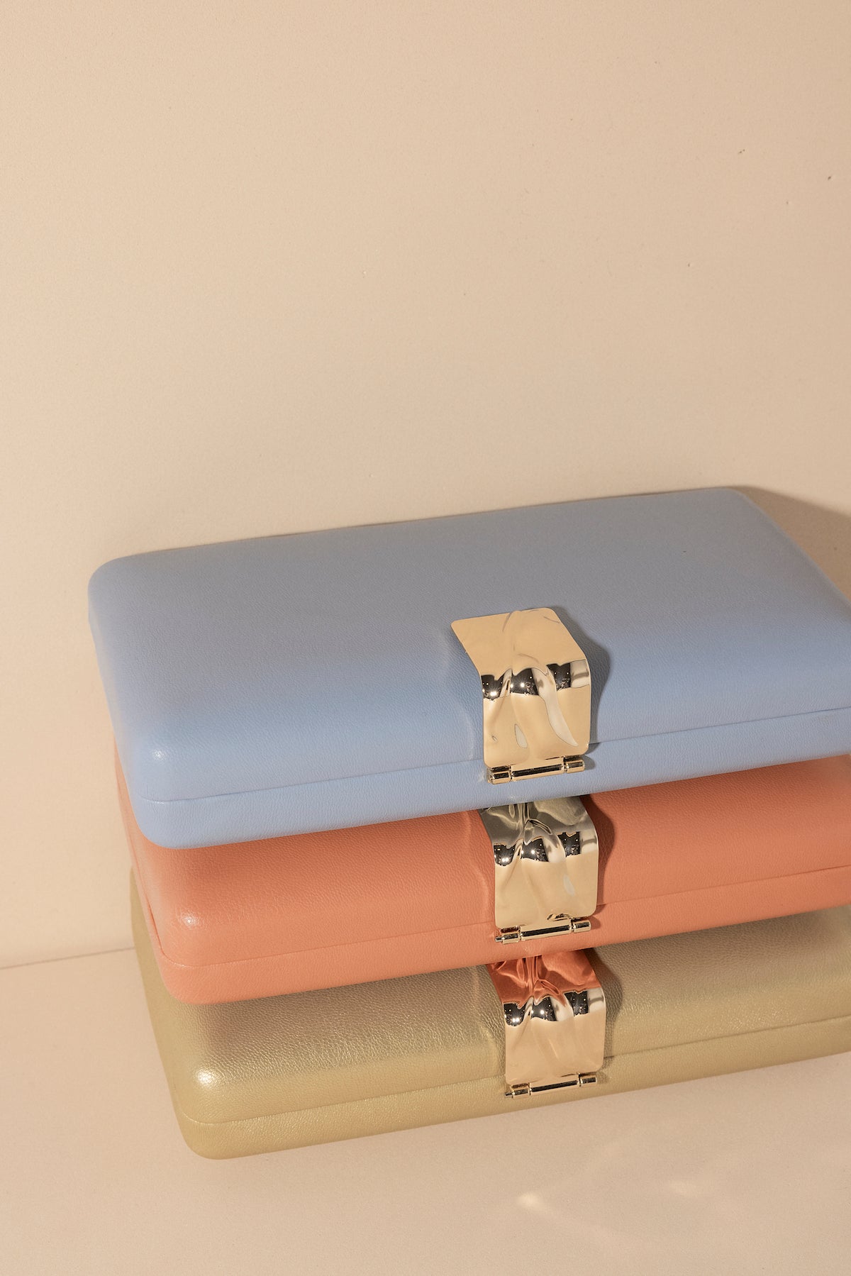 Clutch Lori Gold · Wisteria · - Bruna