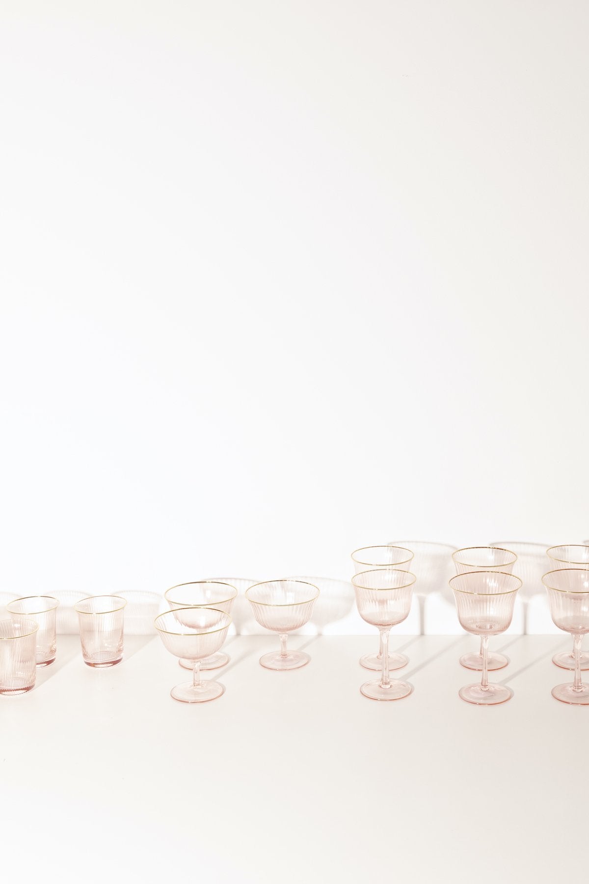 Set de 4 Copas de Champagne Rosa con filo dorado · Deco · - Bruna